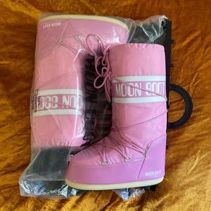 Pink MOON BOOTS💕